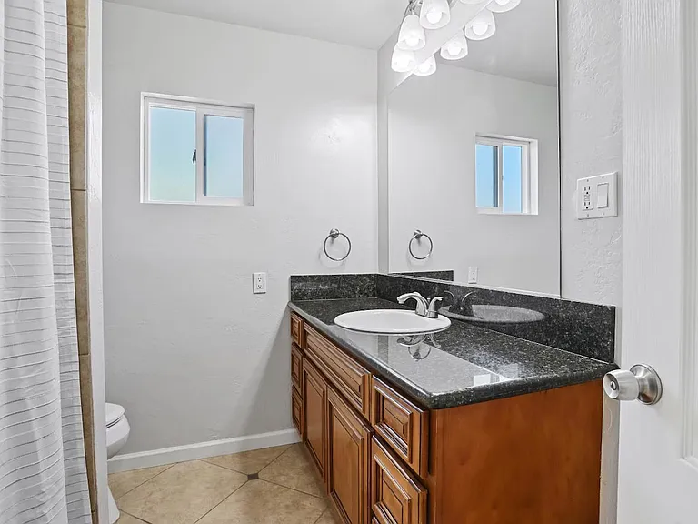 810 Edythe St — Photo 11