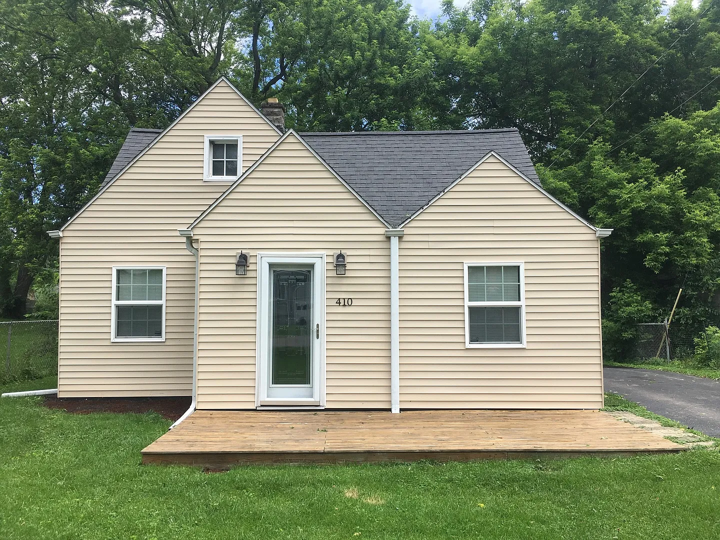 410 Glenwood Dr photo 1