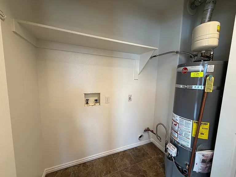 425 E 1050 S — Photo 9