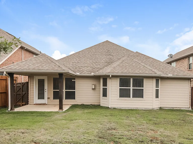 121 Pleasant Hill Ln — Photo 16