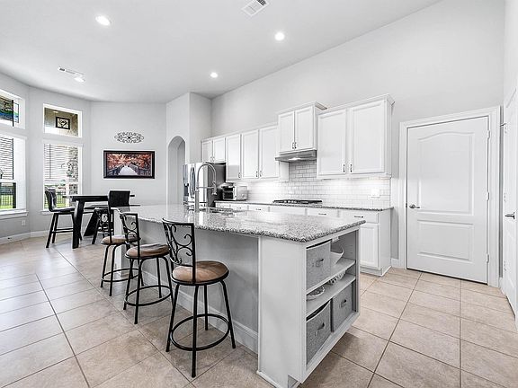 4th image of 1345 Laurel Loop