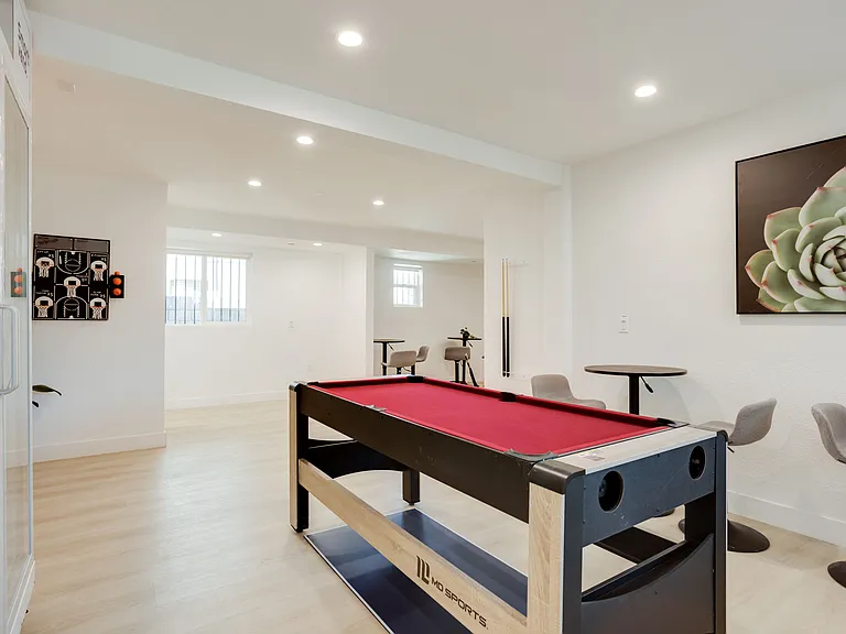 1224 W 37th Pl — Photo 13