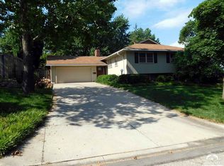 914 W 27th Ter, Lawrence, KS 66046