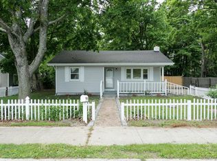 266 Station Rd, Bellport, NY 11713