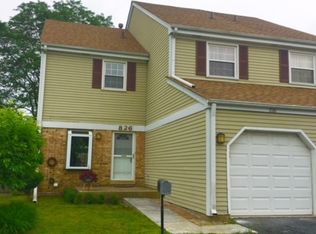 826 Banyan Dr, Elk Grove Village, IL 60007