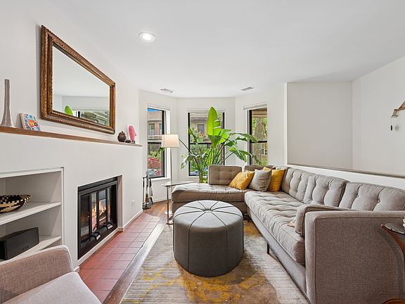 2nd image of 921 W Gunnison St APT 1W