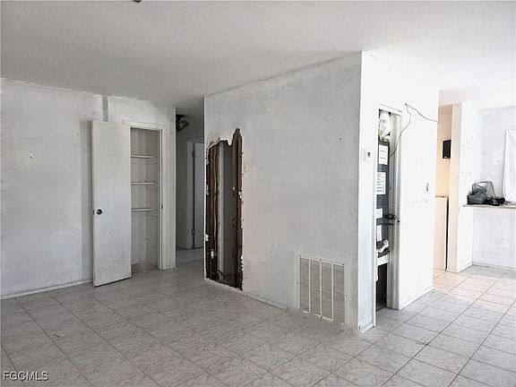 4th image of 190 Jefferson St