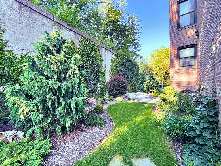 4002 S Calumet Ave — Photo 19