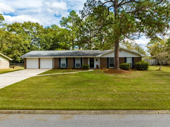 1305 Cambridge Rd, Dothan, AL 36305