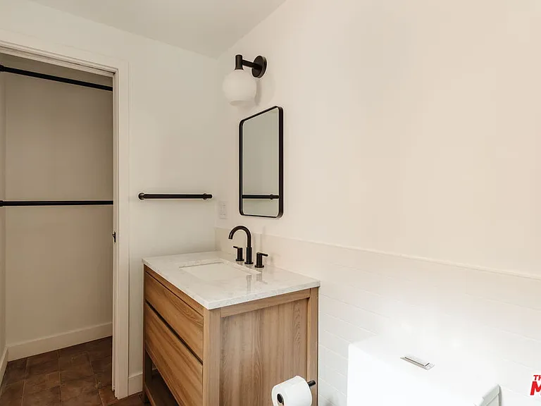 430 1/2 N Harper Ave — Photo 14