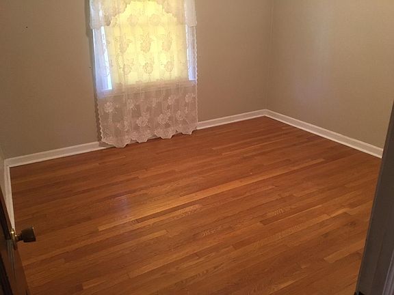 5th image of 26930 Shoreview Ave
