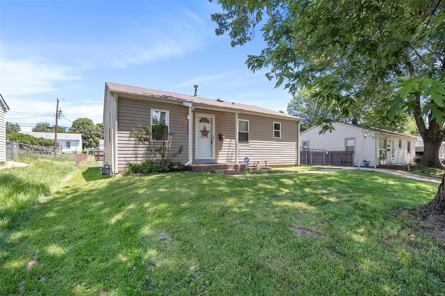2475 Hawthorne Manor Dr photo 1