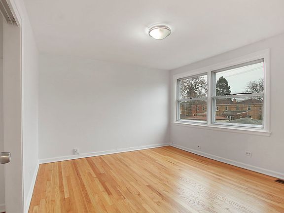 4th image of 6521 N Kedzie Ave