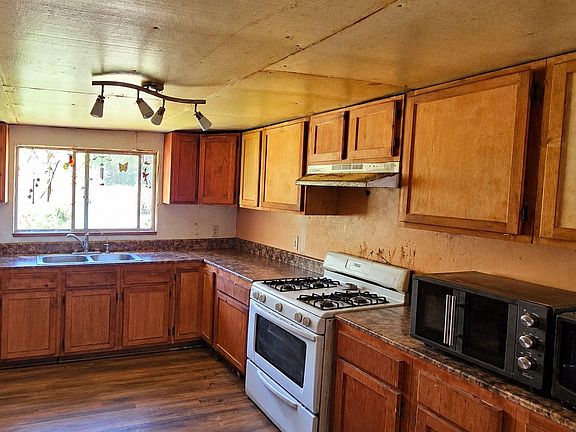 4th image of 1028 Beech Creek Rd
