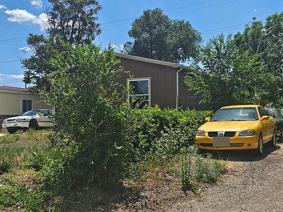 3rd image of 903 Plum Ave