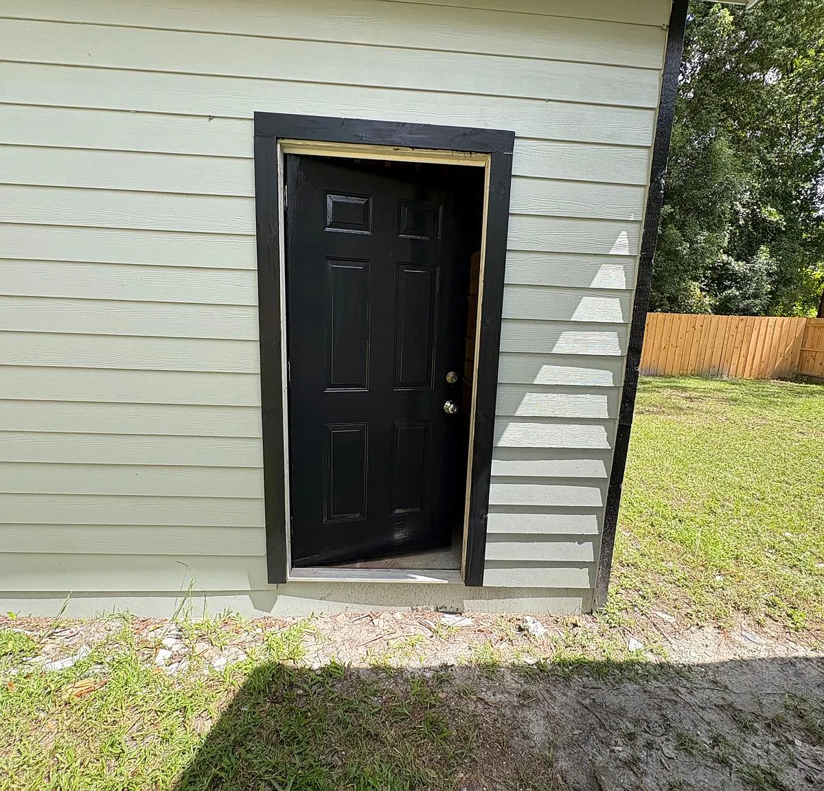 4 bed, 2400 sqft, $2,200 — Photo 4