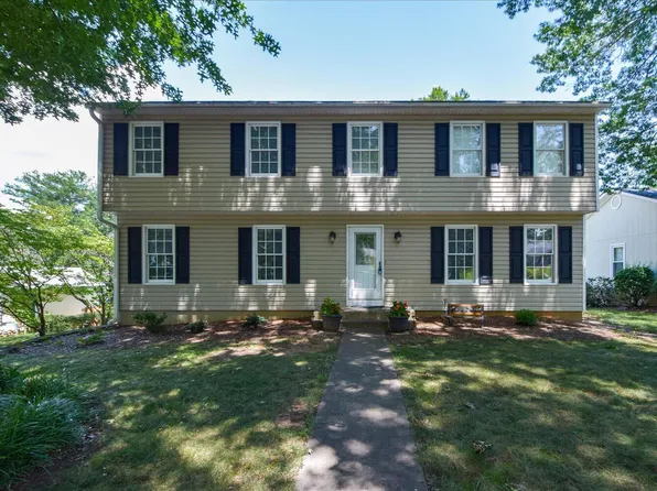 1912 Stone Mill Dr, Salem, VA 24153