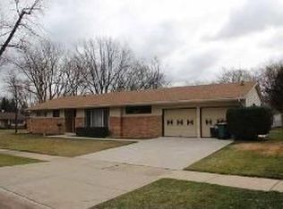 545 Edgewood Ln, Elk Grove Village, IL 60007