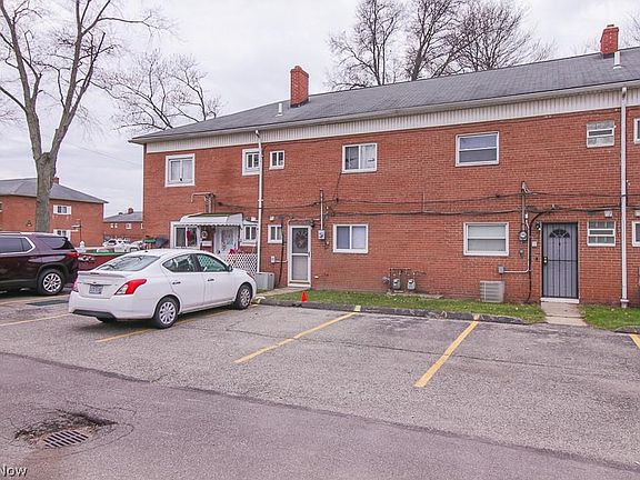 4th image of 23673 Banbury Cir APT 2