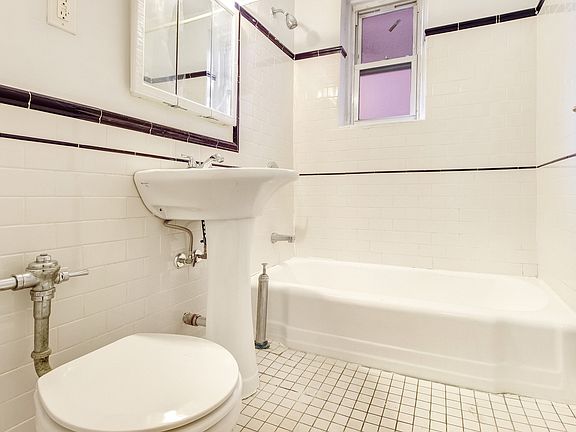 5th image of 36-25 Parsons Blvd #3AA