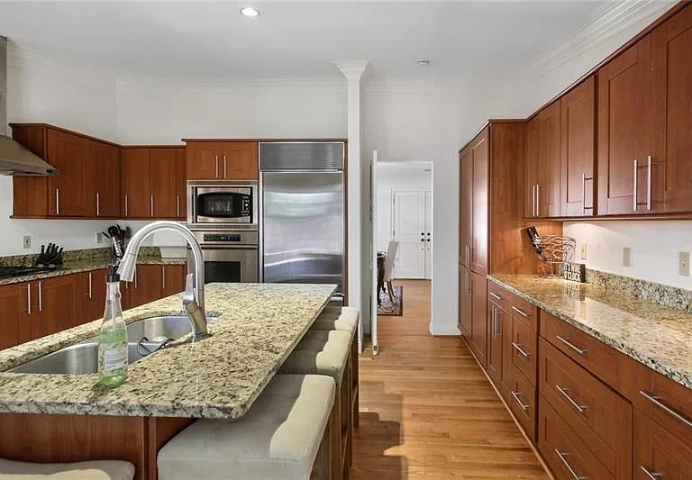 1930 Wildwood Pl NE — Photo 8
