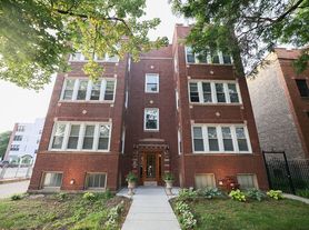 1740 W Gregory St, Chicago, IL