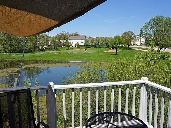 golfcourse and pond views