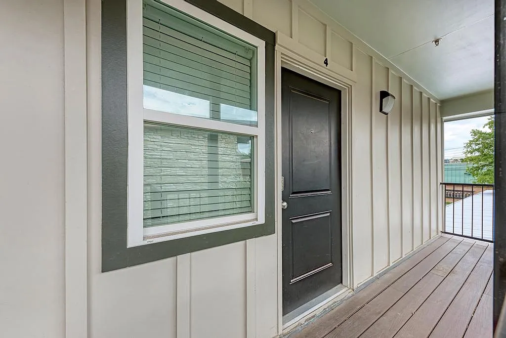 2 bed, 700 sqft, $1,500 — Photo 2
