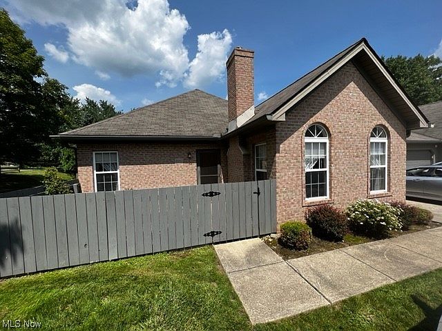 1st image of 4002 Villas Dr