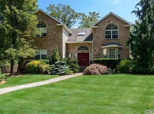 15 Beechwood Dr, Glen Head, NY 11545
