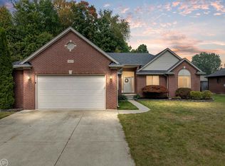 34203 Jerome St, Chesterfield, MI 48047