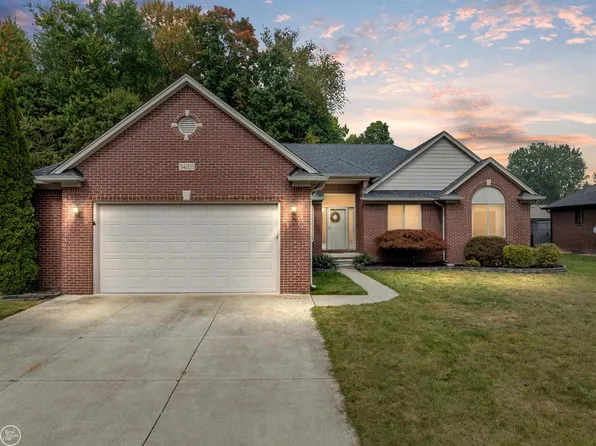 34203 Jerome St, Chesterfield, MI 48047