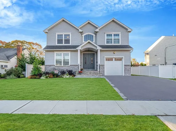 136 Moore Avenue, Massapequa Park, NY 11762