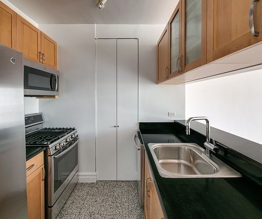 1st image of 401 E 60th St APT 3I