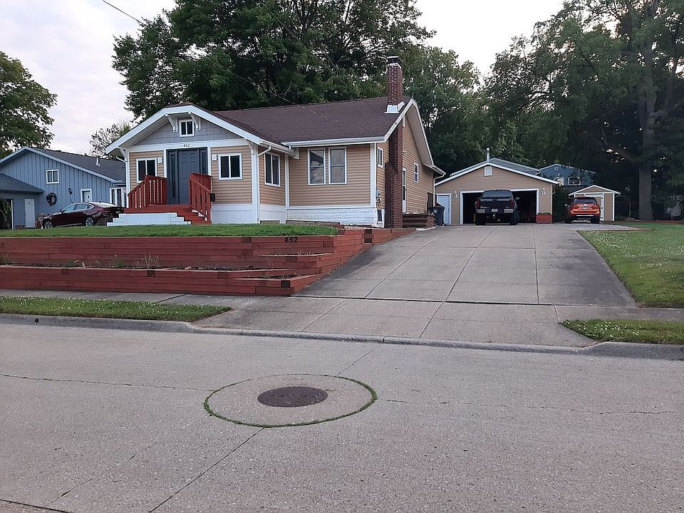 1st image of 452 Moody St
