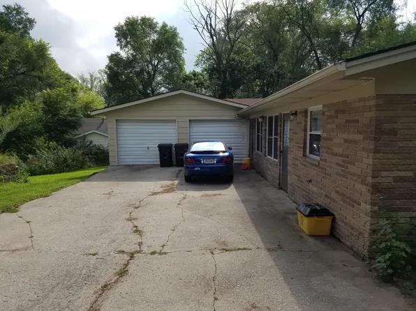 717 1/2 5th Avenue Pl, Coralville, IA 52241