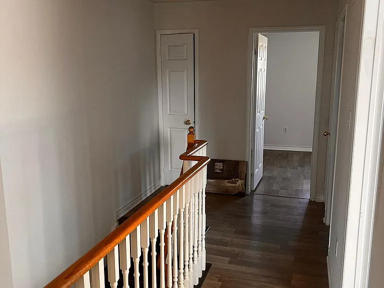 641 Walpole Cres #MAIN 2ND — Photo 8