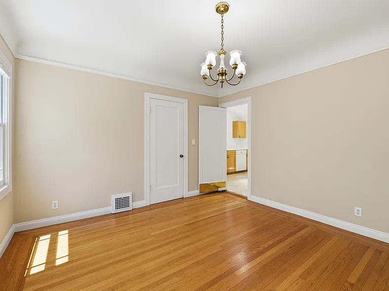 126 Jeter St — Photo 13
