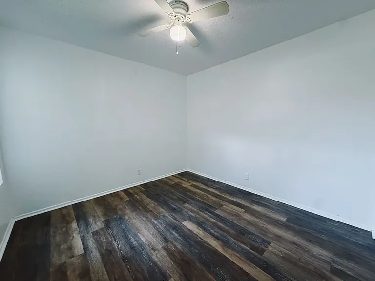 9906 Hundred Oaks Cir #B — Photo 18