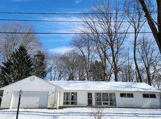 6364 Roselawn Ave, Ravenna, OH 44266