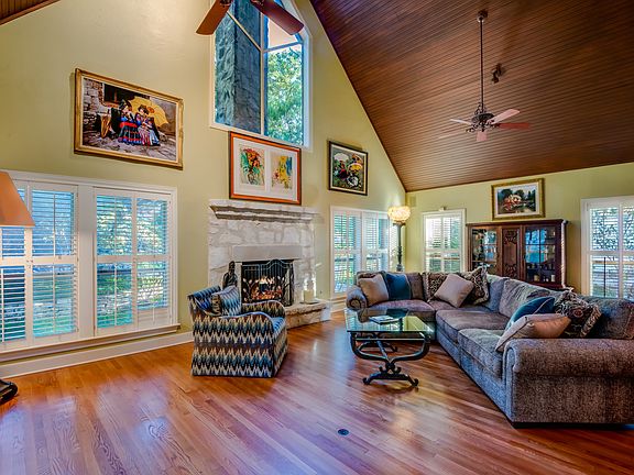 5th image of 515 Woodway Forest Dr