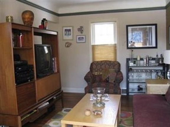 3rd image of 11119 Langton Ave