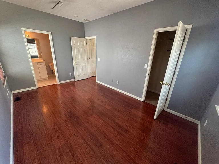 1701 Grove St — Photo 10