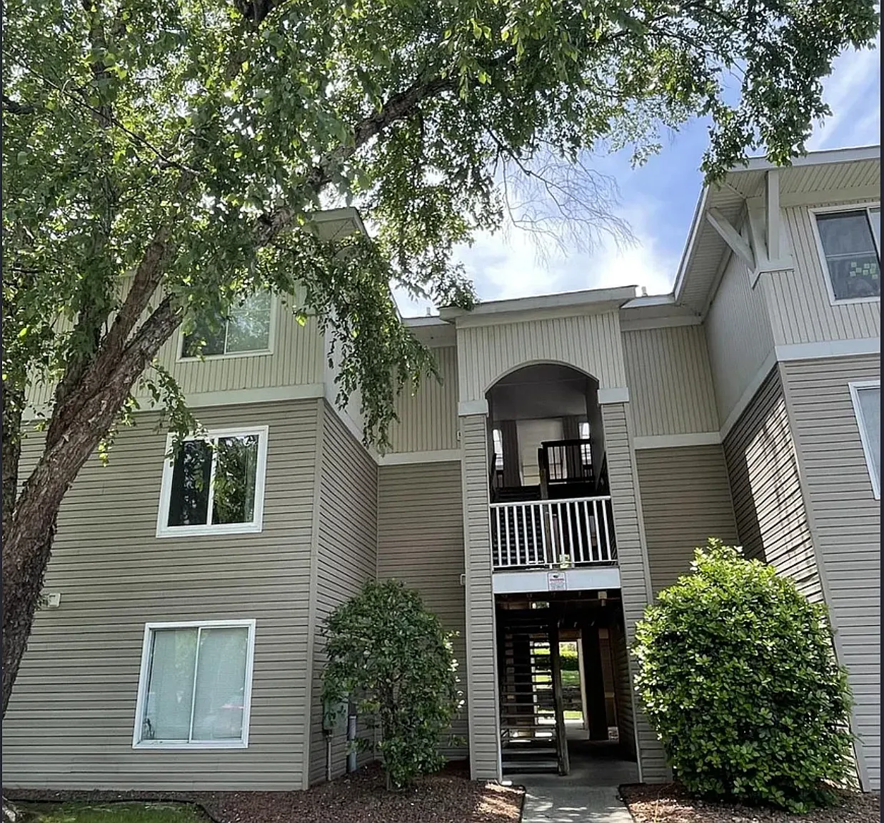 4 bed, 1286 sqft, $600 — Photo 1