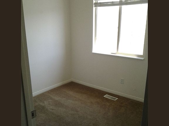 2nd image of 736 N Blackhorse Loop