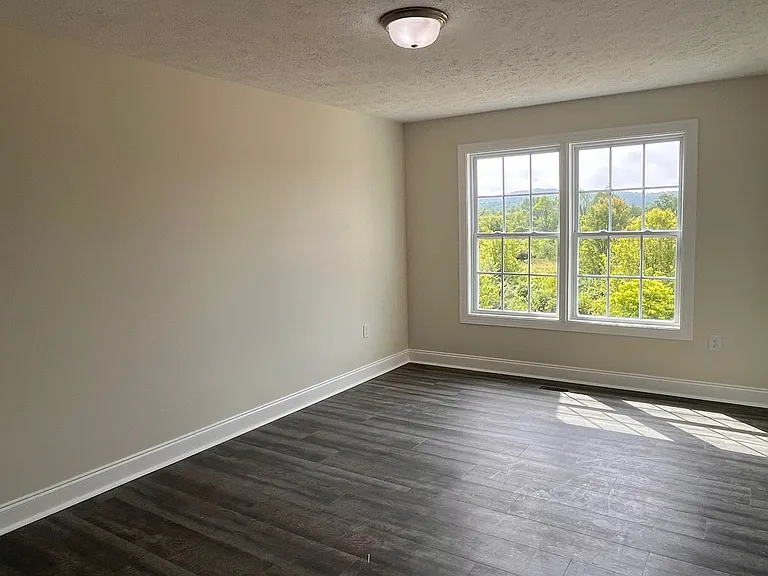 500 Skylar Dr — Photo 6