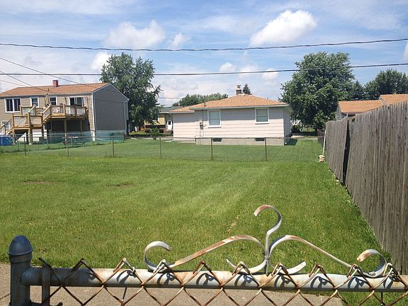 3rd image of 90 Madeira Dr