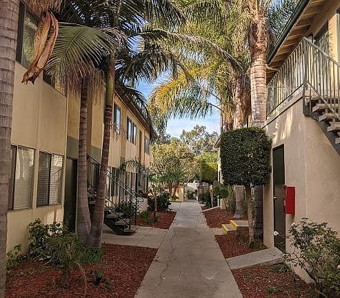 4th image of 680 Evergreen Ln #10