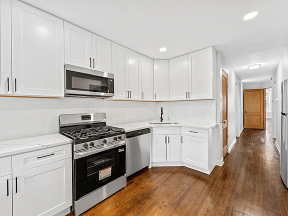 5th image of 915 W Newport Ave Unit 3