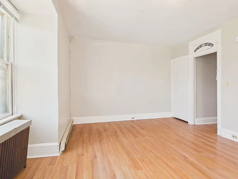 1528 Green St — Photo 9